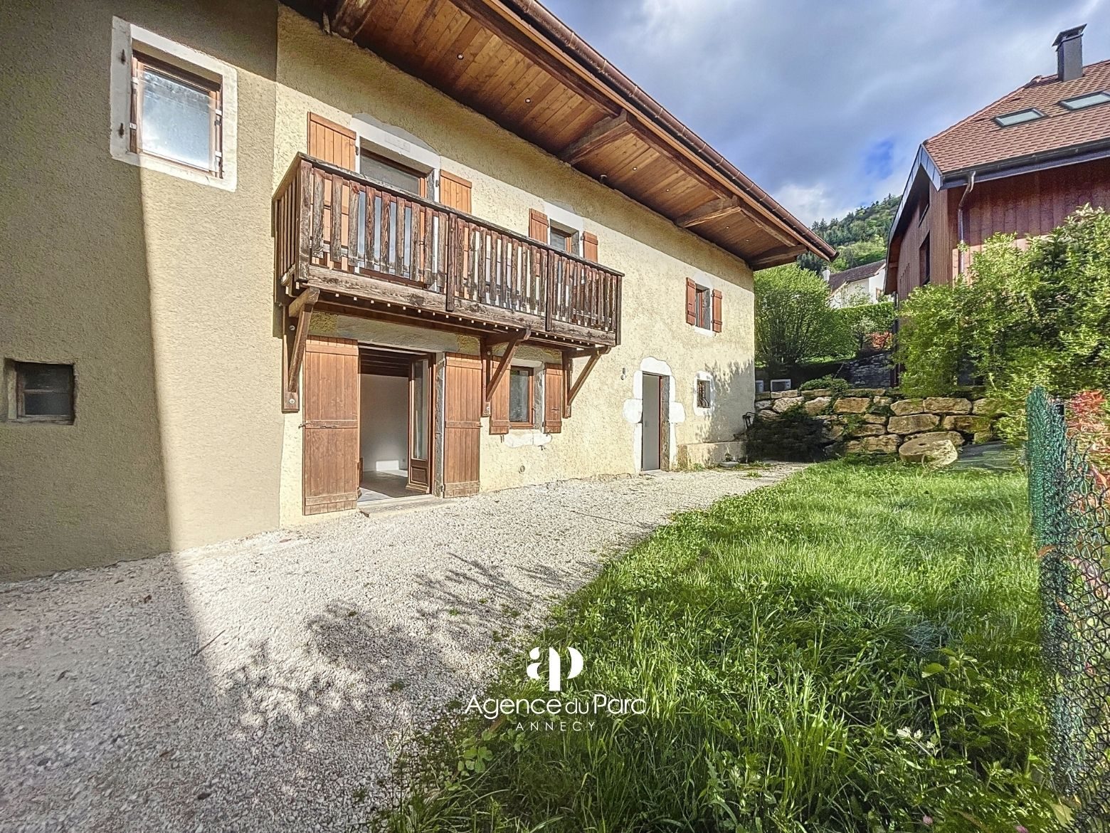 Maison mitoyenne à vendre à Annecy le vieux – Sur les Bois