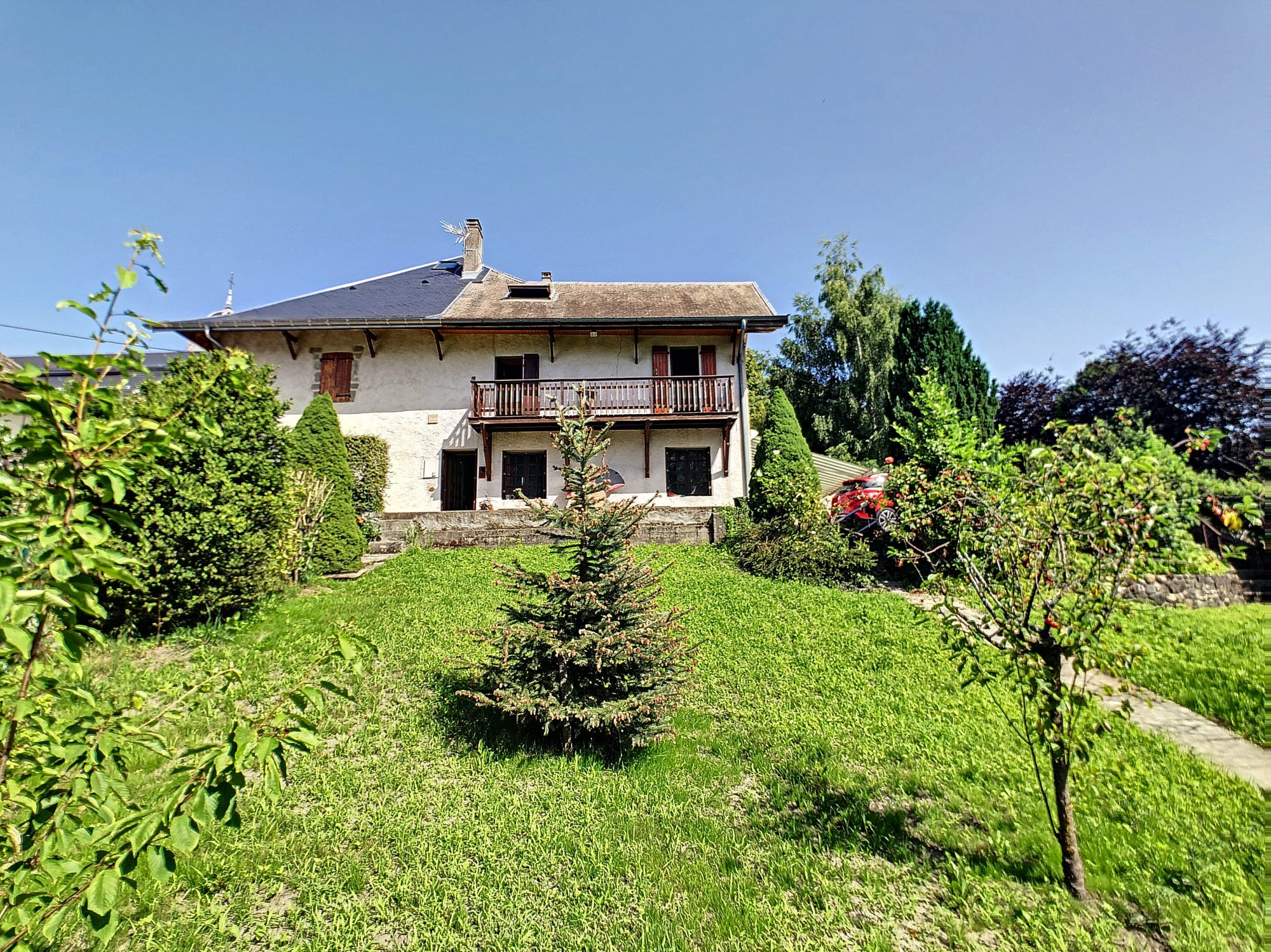 Maison de village à vendre mitoyenne au centre de Menthonnex sous Clermont