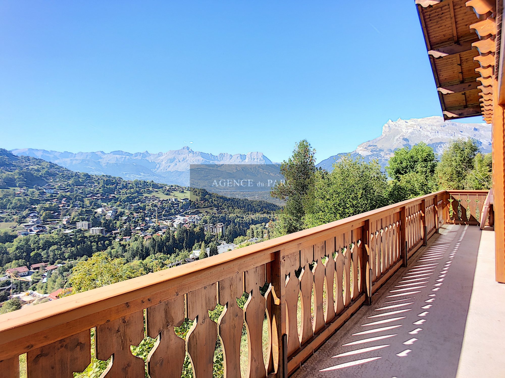 Chalet de 136 m² avec vue sur les montagnes au calme 4 chambres + 1 mezzanine à Saint-Gervais