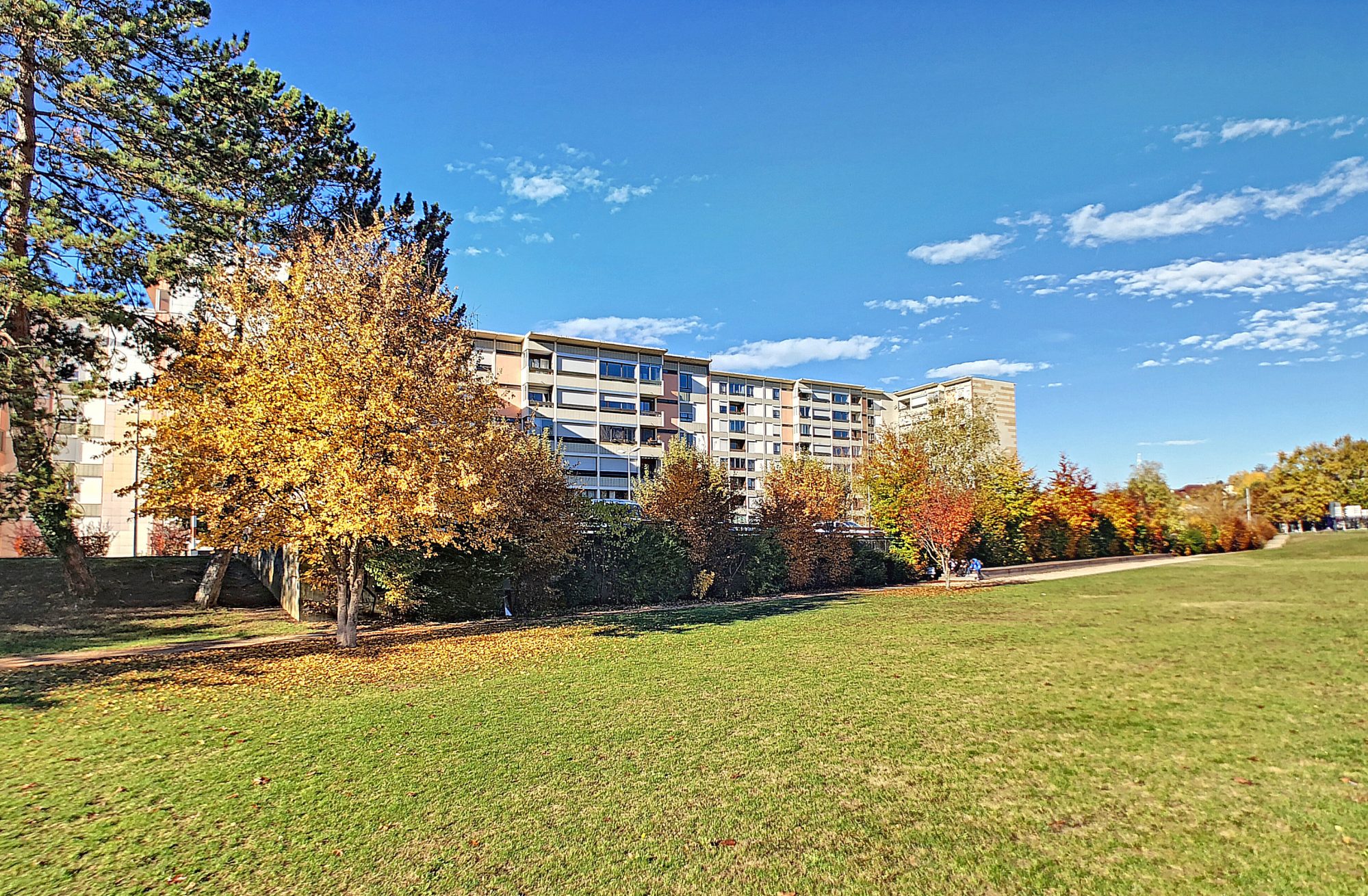 Appartement à vendre Annecy Clos du Buisson T3 64 m² en étage avec jolie vue sur les montagnes et le parc de Vignières