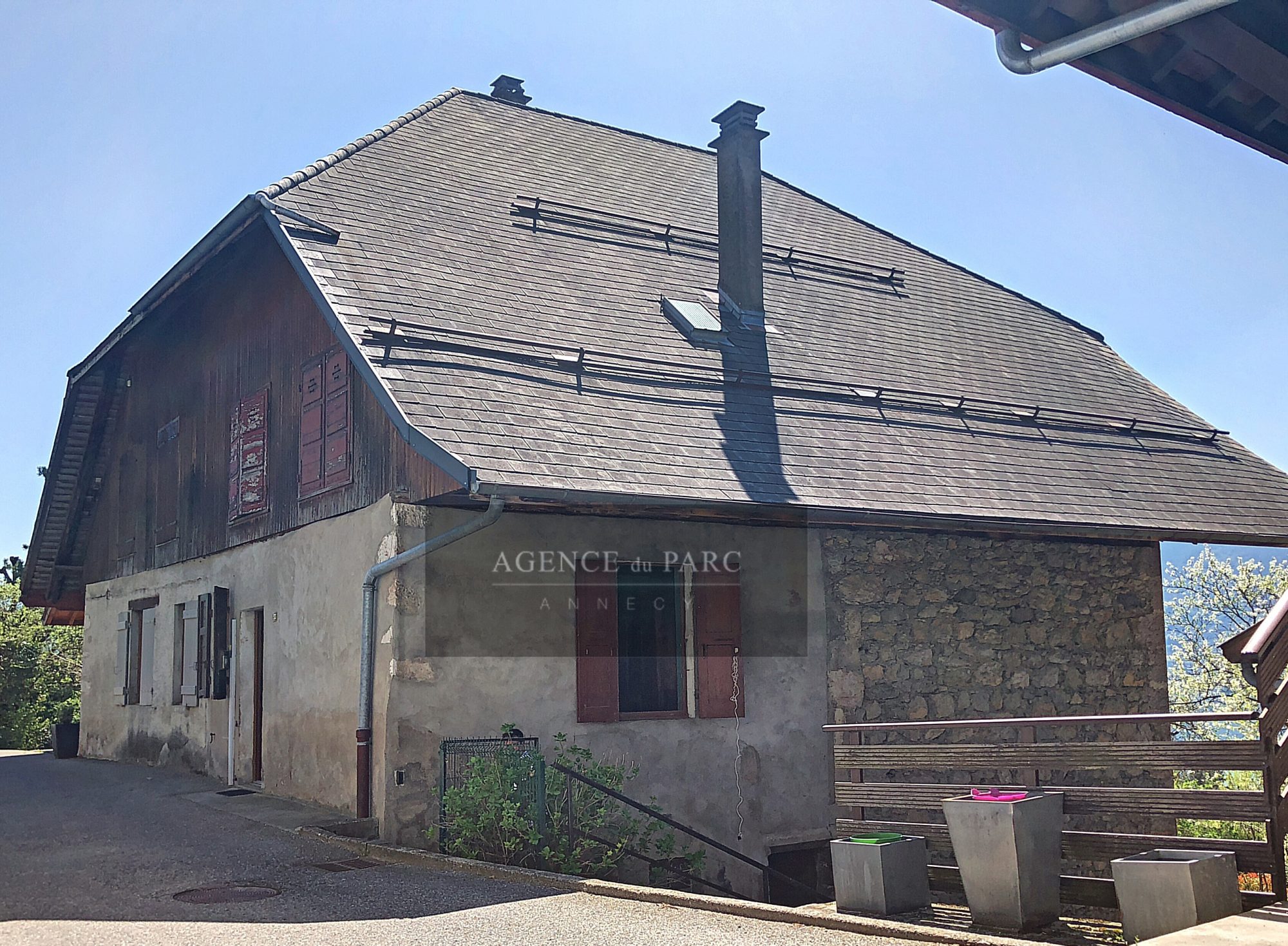 Maison mitoyenne au calme avec vue sur le lac à vendre à Veyrier-du-lac